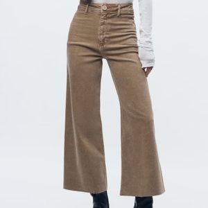 Brand new Zara jeans in “sand.”